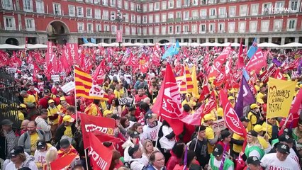 Milhares de espanhóis gritam "salário ou conflito" para exigir aumentos aos patrões