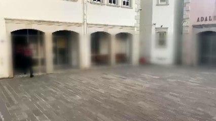 Foça'da evlerden hırsızlık yaptığı öne sürülen 4 kişi yakalandı