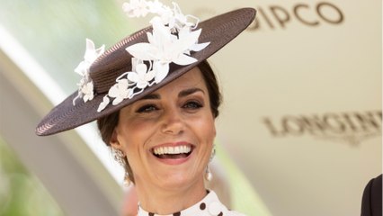 VOICI - Kate Middleton : sa surprenante entorse au protocole lors d'un bain de foule