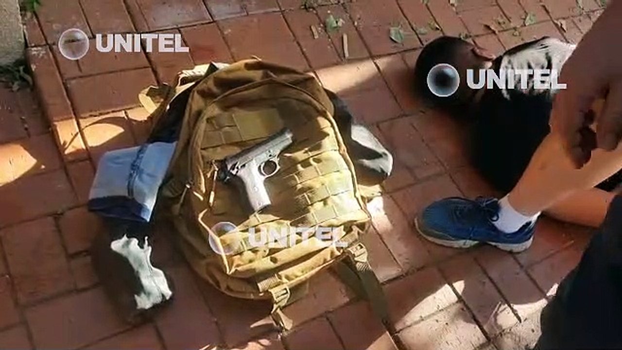 Vecinos de un punto de bloqueo capturaron a dos hombres que portaban un arma de fuego