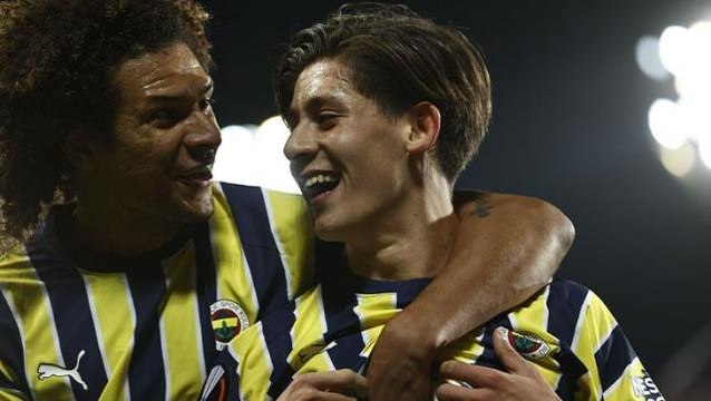 Dinamo Kiev'i 2-0'lık skorla deviren Fenerbahçe, grubu lider tamamlayıp Avrupa Ligi'nde direkt olarak son 16 turuna yükseldi