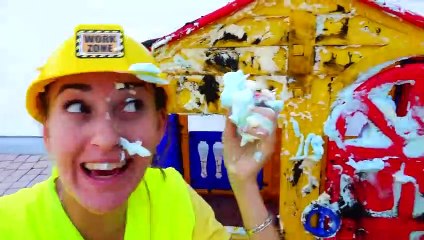 Vlad ve Mama çocuk oyun evlerini tamir ediyor - Çocuklar için derleme videosu