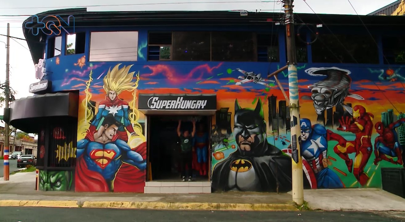 Fanáticos de los Super héroes abren restaurante temático con colorida oferta gastronómica. qn-Fanáticos de los Super héroes abren restaurante temático con colorida oferta gastronómica.-021122