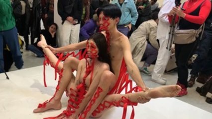 "Gamification", el humano conectado del artista Filip Custic llega a París