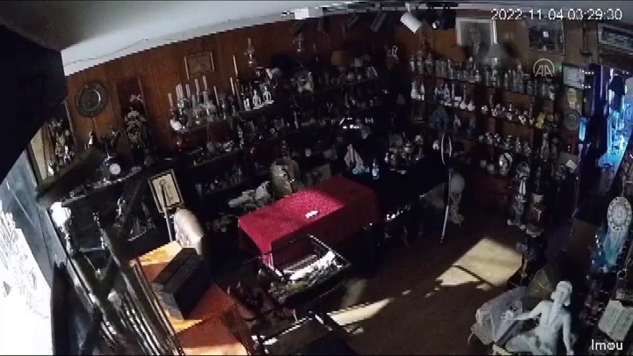 İzmir'de şiddetli deprem! Halk geceyi sokakta geçirdi
