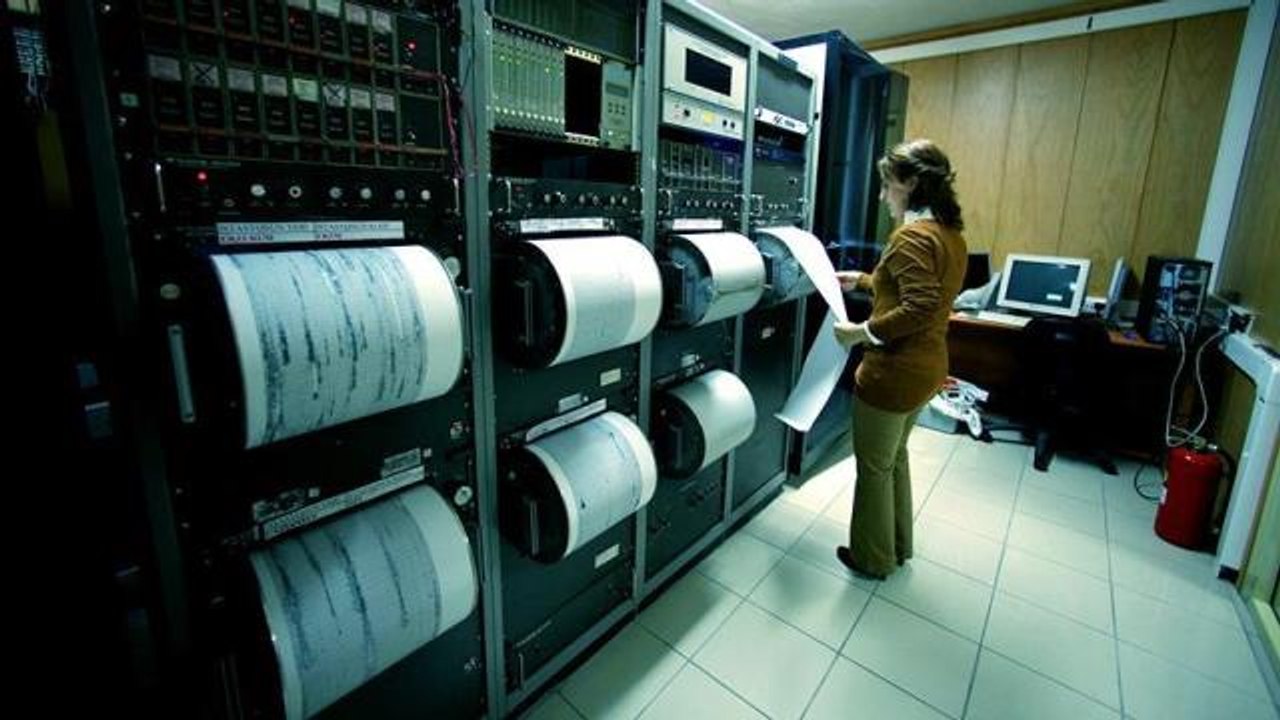 4 Kasım son deprem nerede, ne zaman oldu? İZMİR DEPREM! 4 Kasım İzmir'de deprem mi oldu? İzmir deprem yaralı var mı?