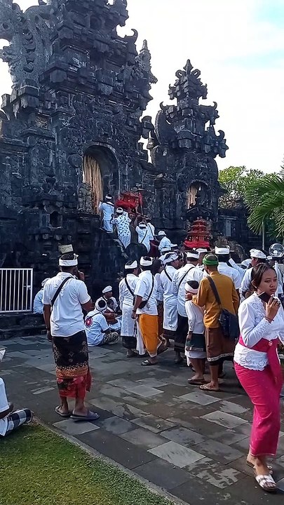 Pura ponjok batu