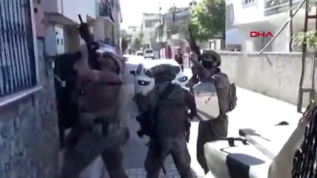 Adana'da 'torbacı' operasyonu: 18 gözaltı