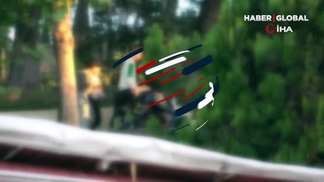 Yumruk ve tekmeler havada uçuştu! Birbirlerine öldüresiye böyle saldırdılar