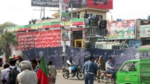 الشرطة الباكستانية تحقق في موقع الهجوم على رئيس الوزراء السابق عمران خان