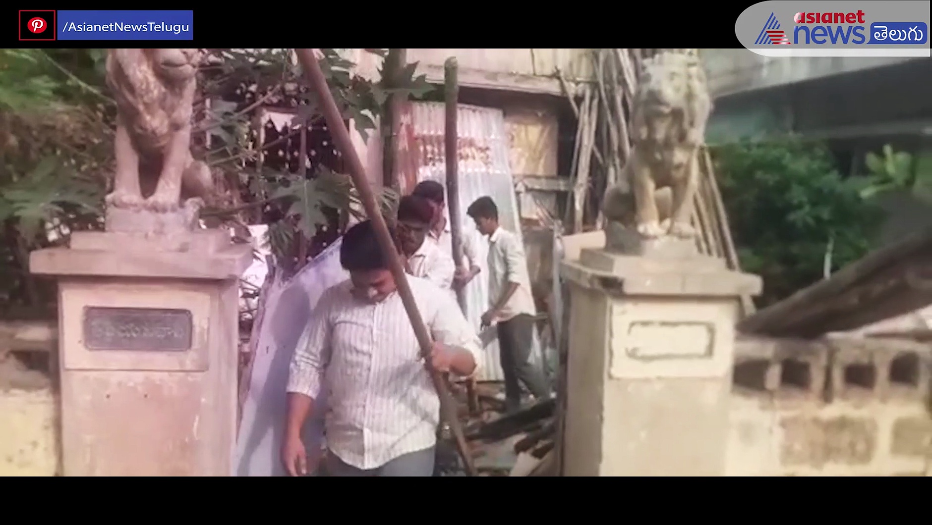 కాలేజి స్టూడెంట్స్ తో వెట్టిచాకిరీ... ఉయ్యూరులో ఓ కార్పోరేట్ కాలేజి నిర్వాకమిదీ... 