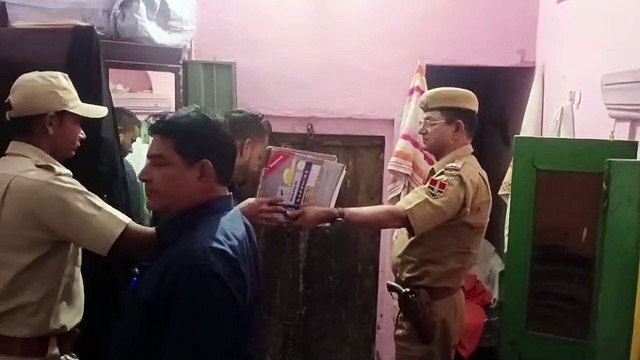 सीकर. राजस्थान के सीकर शहर के मोहल्ला कुरैशियान में बीती रात चोरों ने एक बड़ी चोरी को अंजाम दे दिया।