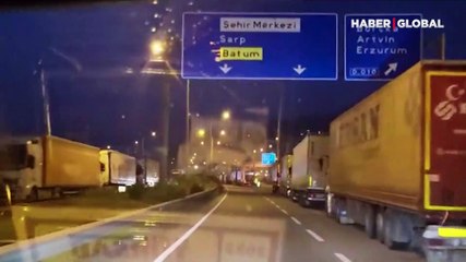 Türkiye Gürcistan sınırında kilometrelerce tır kuyruğu