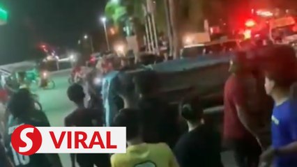 Johor cops arrest three for 'rioting' after car gets overturned