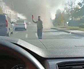 SULTANGAZİ'DE KAMYONET ALEV ALEV YANDI