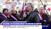 Devant l'Assemblée nationale, Jean-Luc Mélenchon scande: "Dehors ! Dehors !" à l'égard du député RN accusé depuis hier, qualifiant le parti de Marine Le Pen de "raciste et fasciste" - VIDEO
