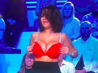 Vidéo - Invitée sur TPMP, Ruby Nikara enlève en direct, Cyril Hanouna sous le choc et obligé d'intervenir