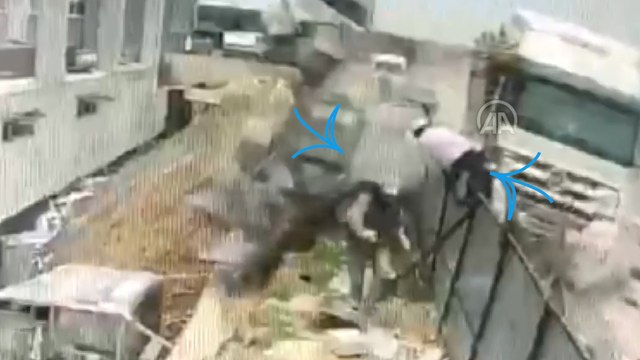 Turquie : deux ouvriers échappent de justesse à un camion fou