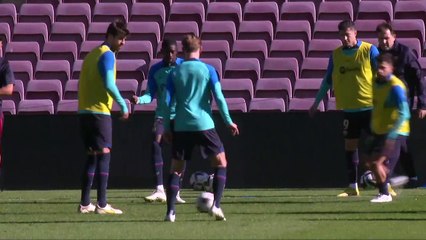 Xavi pide que se honre y valore a Piqué como leyenda del club