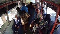 Halk otobüsü şoförü, rahatsızlanan kadını hastaneye yetiştirdi