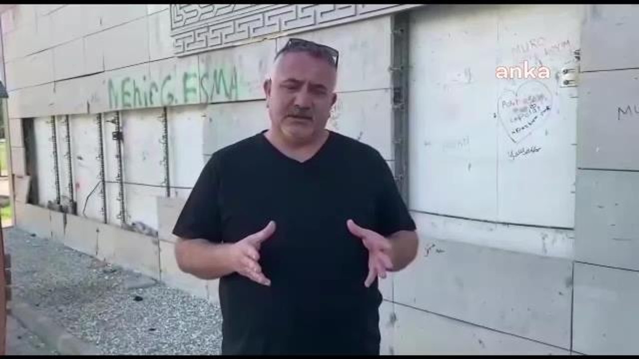 Ceyhan Cemevinin Duvarına Küfürlü Yazılar Yazıldı, Bahçesindeki Bank Yakılmaya Çalışıldı. Cemevi Başkanı Odabaşı: "Daha Önce de Aynısını Yaşadık"