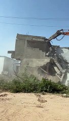 Video ..... Ahmedabad : सरखेज में 11 गोदाम पर चला बुल्डोजर