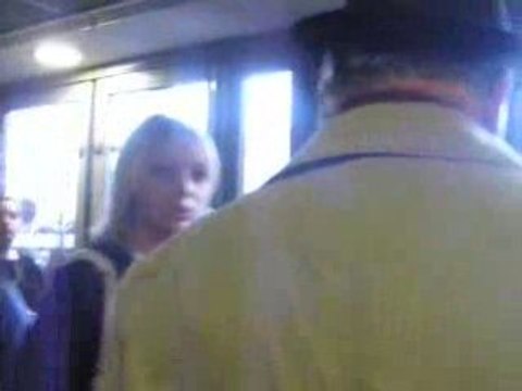 Evacuation du Salon du livre après une alerte à la bombe