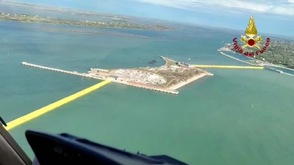 Acqua alta a Venezia, si alzano le barriere del Mose