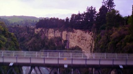 Bungee Jumping of their Own Bande-annonce (EN)