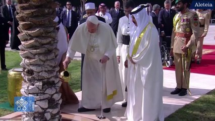 Muzułmanie i papież: Franciszek wziął udział w "Bahrajńskim Forum Dialogu"
