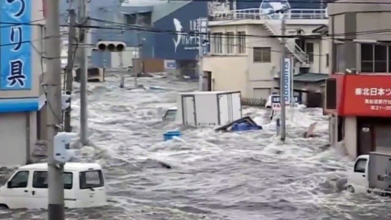 Top 10 Terrible Tsunamis at Crash Ships, Cars & Houses