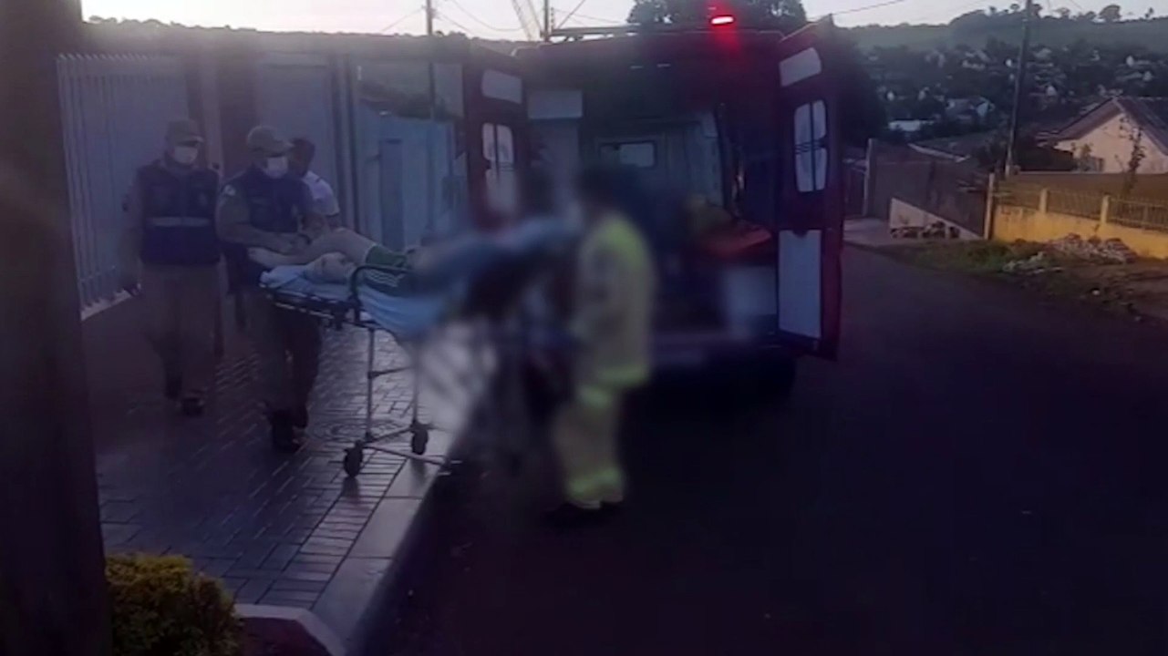 Jovem cai no banheiro e é socorrido pelo Siate