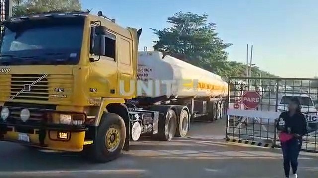 Cisternas salen de la refinería de Palmasola para distribuir combustible a surtidores