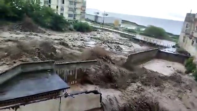 قتلى في انهيارات أرضية بفنزويلا