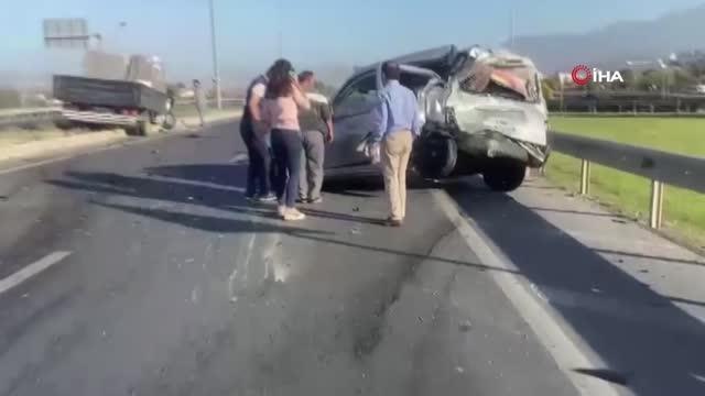 Araçta sıkışan sürücüyü kurtarmak için seferber oldular