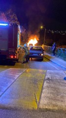 Seyir halindeki otomobil alev alev yandı