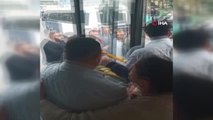 Belediye otobüs şoförü ile minibüs şoförü birbirine girdi, kavgayı yolcular ayırmaya çalıştı
