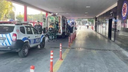 Önce annesini sonra kendini bıçakladı