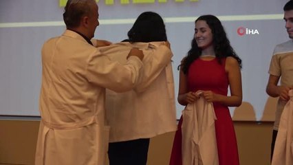 İkizler birlikte önlük giyerek doktorluğa ilk adımlarını attılar