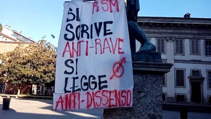 Norma anti-rave: lo striscione alle Colonne di San Lorenzo