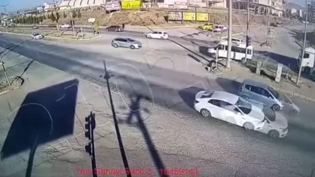 KIRIKKALE - Minibüs ile pikabın çarpıştığı kazada 5 kişi yaralandı