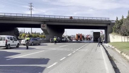 Servise götürülen arızalı kamyonda çıkan yangın söndürüldü