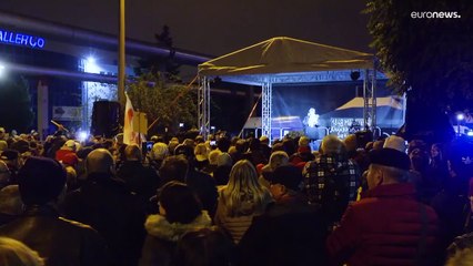 Protestos contra notícias dos canais públicos na Hungria