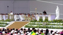 قرابة 30 ألف شخص يشاركون في قداس ترأسه البابا فرنسيس في البحرين