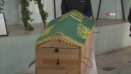 Depremde balkondan atlayarak hayatını kaybeden Efe toprağa verildi