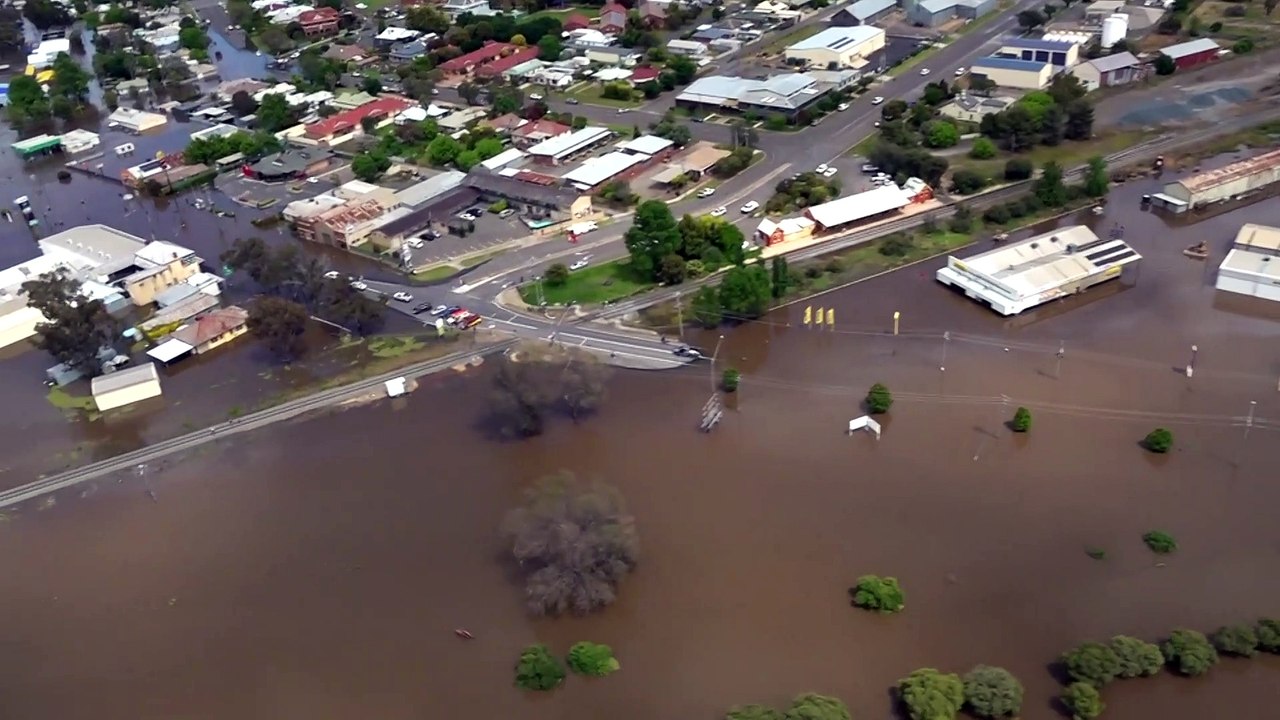 NSW SES flies over Forbes in flood on Saturday, November 5, 2022
