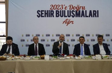 AK Parti Genel Başkan Yardımcısı İleri, gazetecilerle bir araya geldi