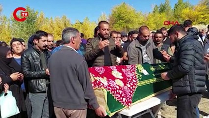 Metrobüs durağında katledilen Neriman'ı, kadınlar son yolculuğuna uğurladı