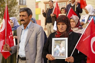 Diyarbakır annelerinin oturma eylemine bir aile daha katıldı