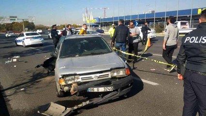 Arızalanan aracından indiği sırada kamyonet çarpan sürücü hayatını kaybetti